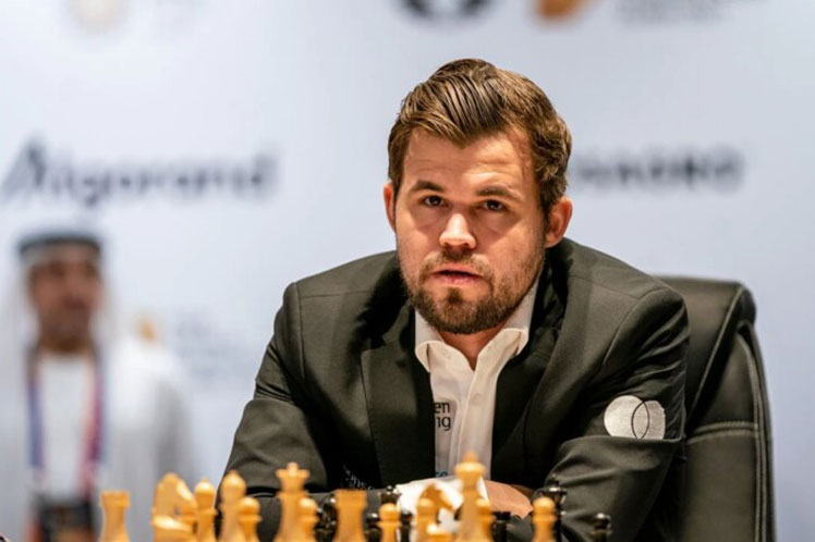 Norueguês Carlsen por quarto êxito na partida mundial de xadrez - Prensa  Latina