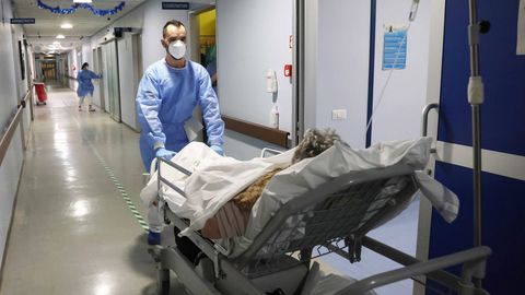 Omicron domina infecções na Espanha, com alta incidência