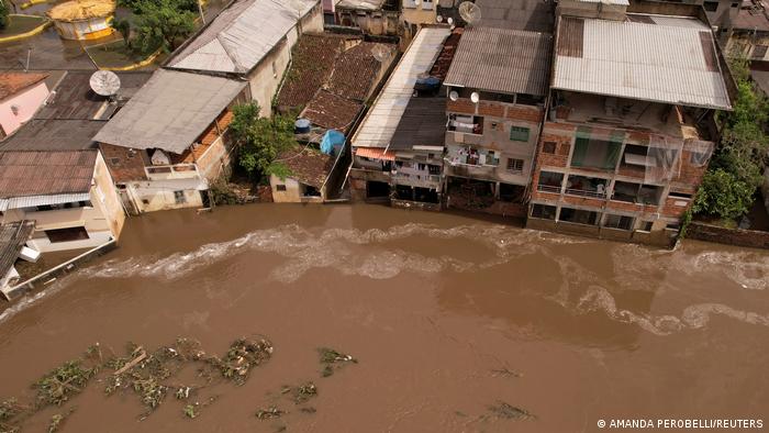 Papa expressa solidariedade aos atingidos pelas enchentes no Brasil