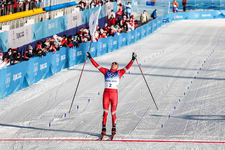 Esquiador Bolshunov conquista primeiro ouro russo em Beijing