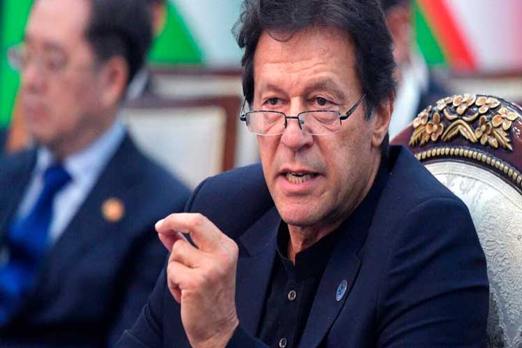 Primeiro-ministro paquistanês enfrenta voto de confiança do Parlament