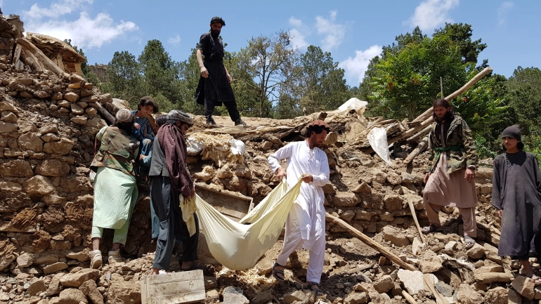 cinco-mortos-e-10-feridos-em-tremor-no-afeganistao
