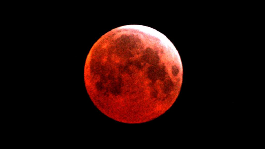 eclipse-lunar-total-ou-lua-vermelha-sera-visto-hoje-em-parte-do-mundo
