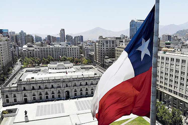 Chile-La-Moneda-Bandera