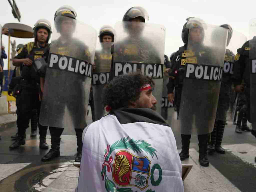 sindicatos-argentinos-exigem-o-fim-da-violencia-no-peru