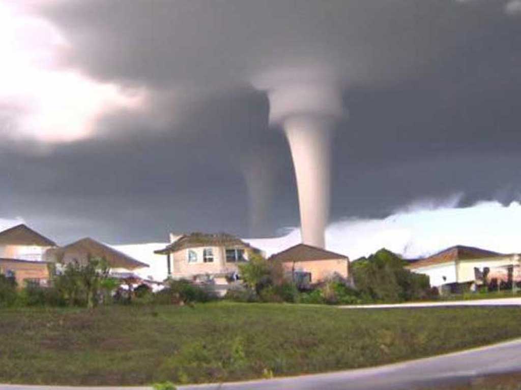Destroços e apagões na Flórida, EUA, após tornado Prensa Latina