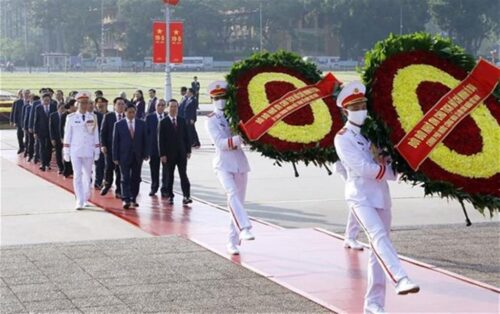 homenajes-en-Vietnam-a-presidente-Ho-Chi-Minh-500x314