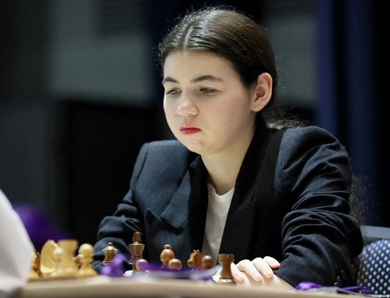 Norueguês vence russo no desempate e defende título mundial do xadrez -  Gazeta Esportiva