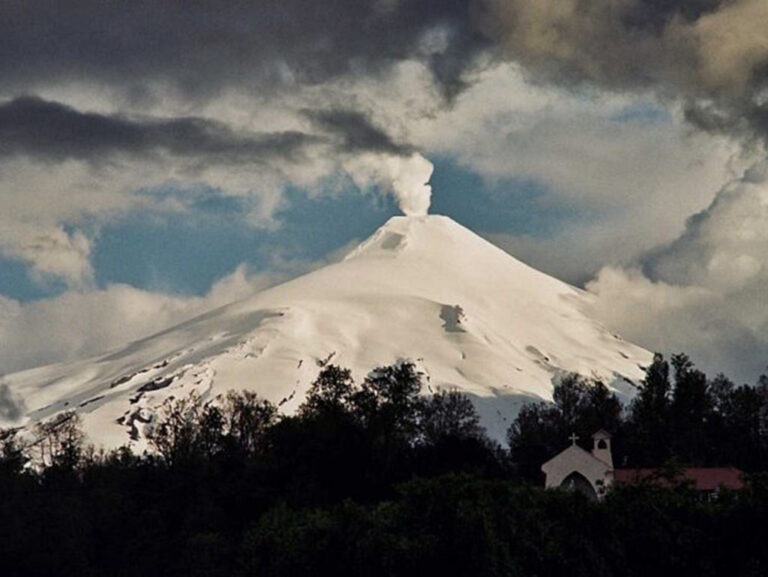 Chile-Volcan-Villarrica-768x577