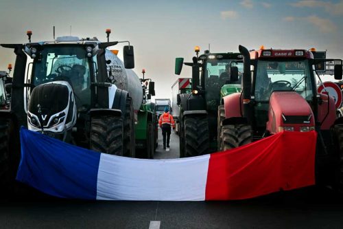 Agricultores-franceses-preven-bloquear-Paris-500x333