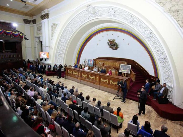 parlamento-venezuelano-recebe-projeto-de-lei-a-favor-das-pensoes