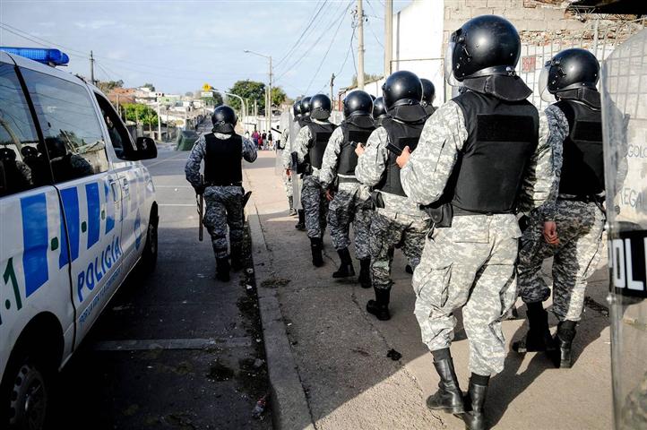 Policia-Uruguay-1-2