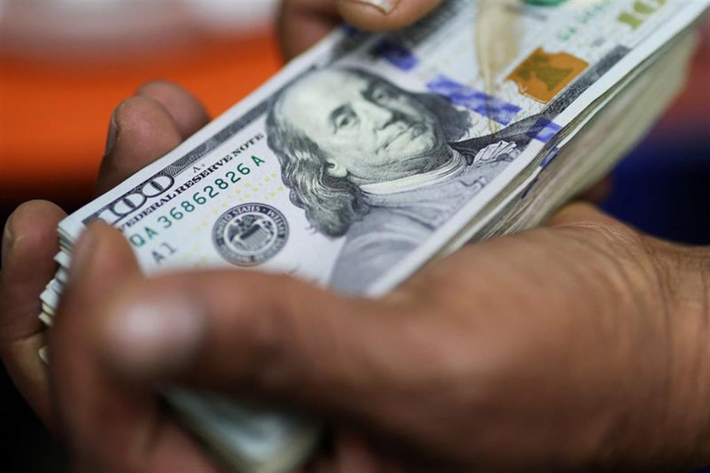 Dólar mantém instabilidade