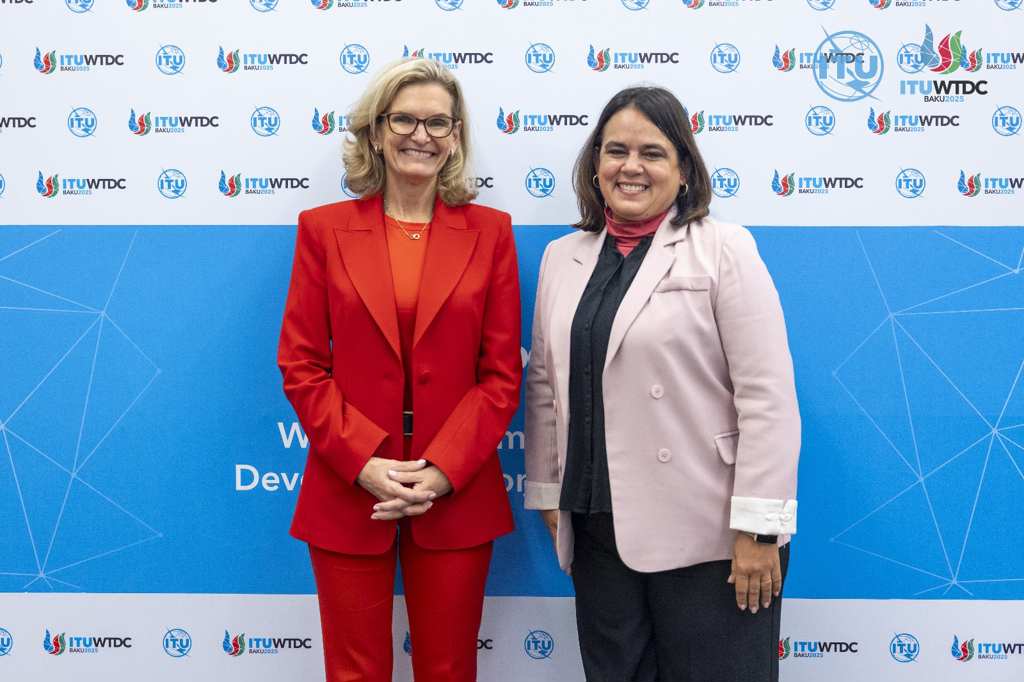 Vice-ministra cubana das comunicações se reúne com dirigente da UIT