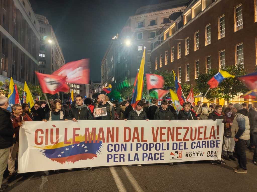 Manifestantes na Itália condenam agressão dos EUA contra a Venezuela