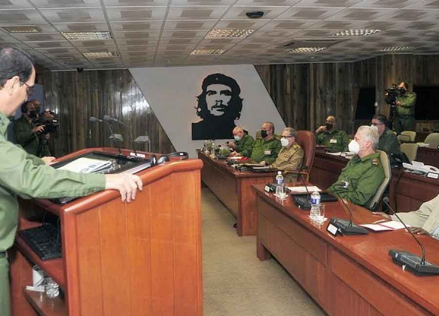 Sessão do Conselho de Defesa em foco na mídia em Cuba