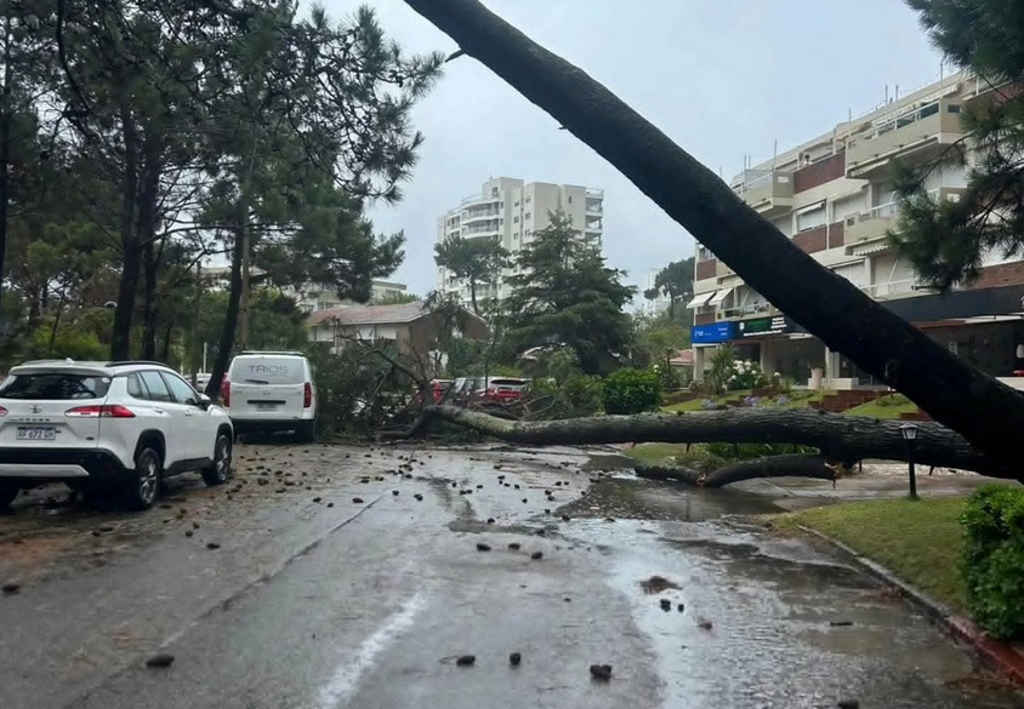 Ventos ciclônicos e cortes de energia no Uruguai